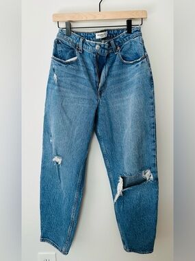 Abercrombie Curve Love 90s Mom Jeans Size 26 Short High Rise Distressed